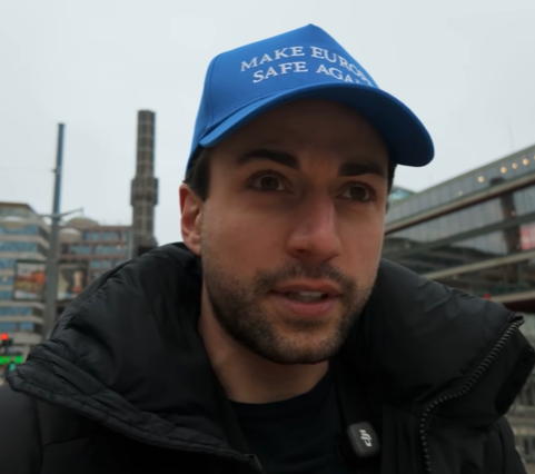 Nick Alinia, Medieaktivisten