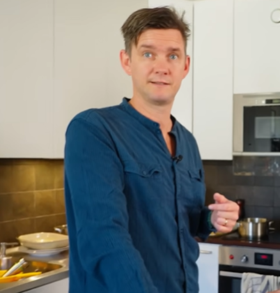 Albin Olsson - svensk programledare, ståuppkomiker och poddare 