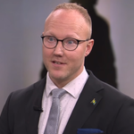 Ludvig Aspling lever med fru och tre barn i ett radhus i Upplands Väsby